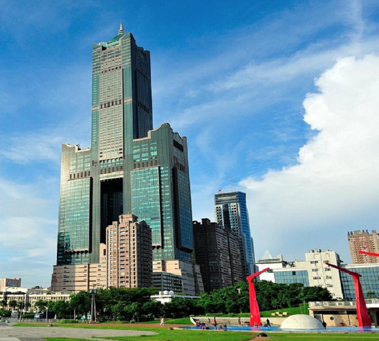 85 Eagle Hotel Kaohsiung Exteriör bild